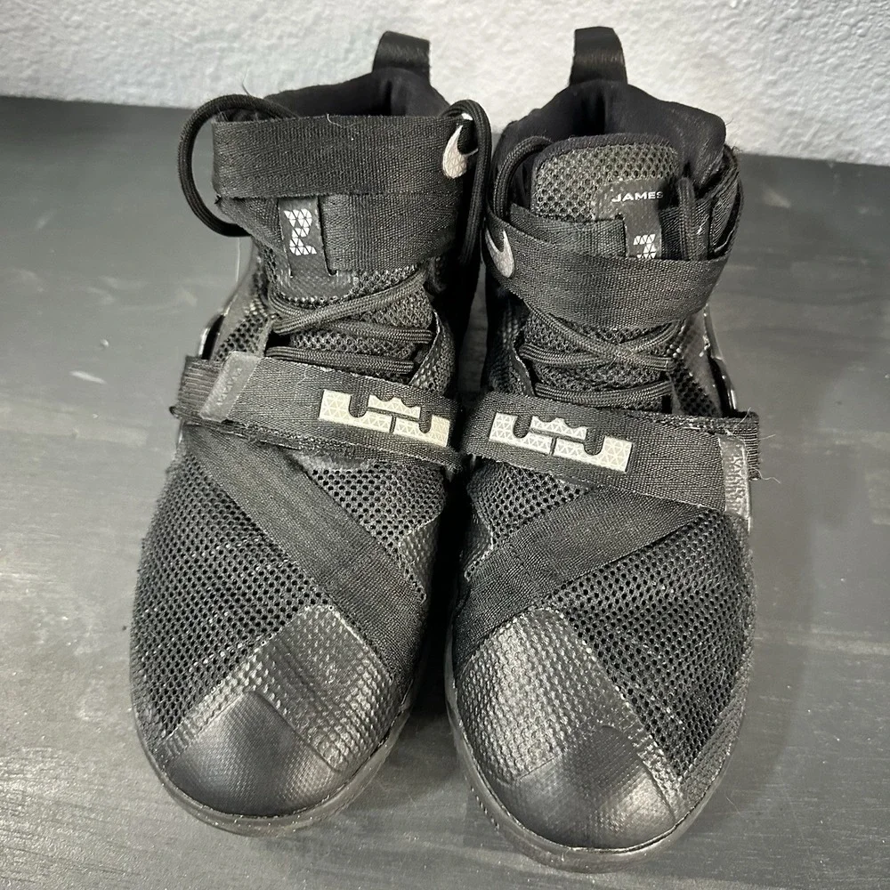 Nike LeBron Soldier Kids 6Y Basketball Shoe Black Adjustable High Top 776471-001